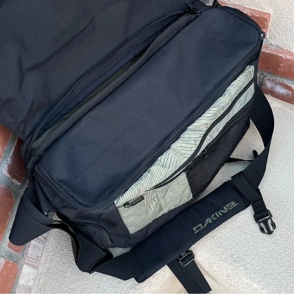 DAKINE 🚴 Black Messenger/Laptop On-the-Go Bag (Large)